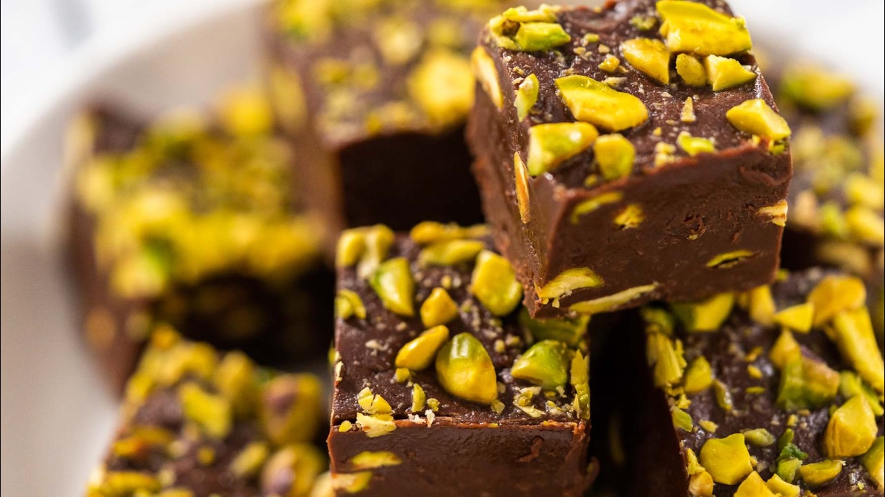 Easy Chocolate Pistachio Fudge Recipe Everyone Will Love!